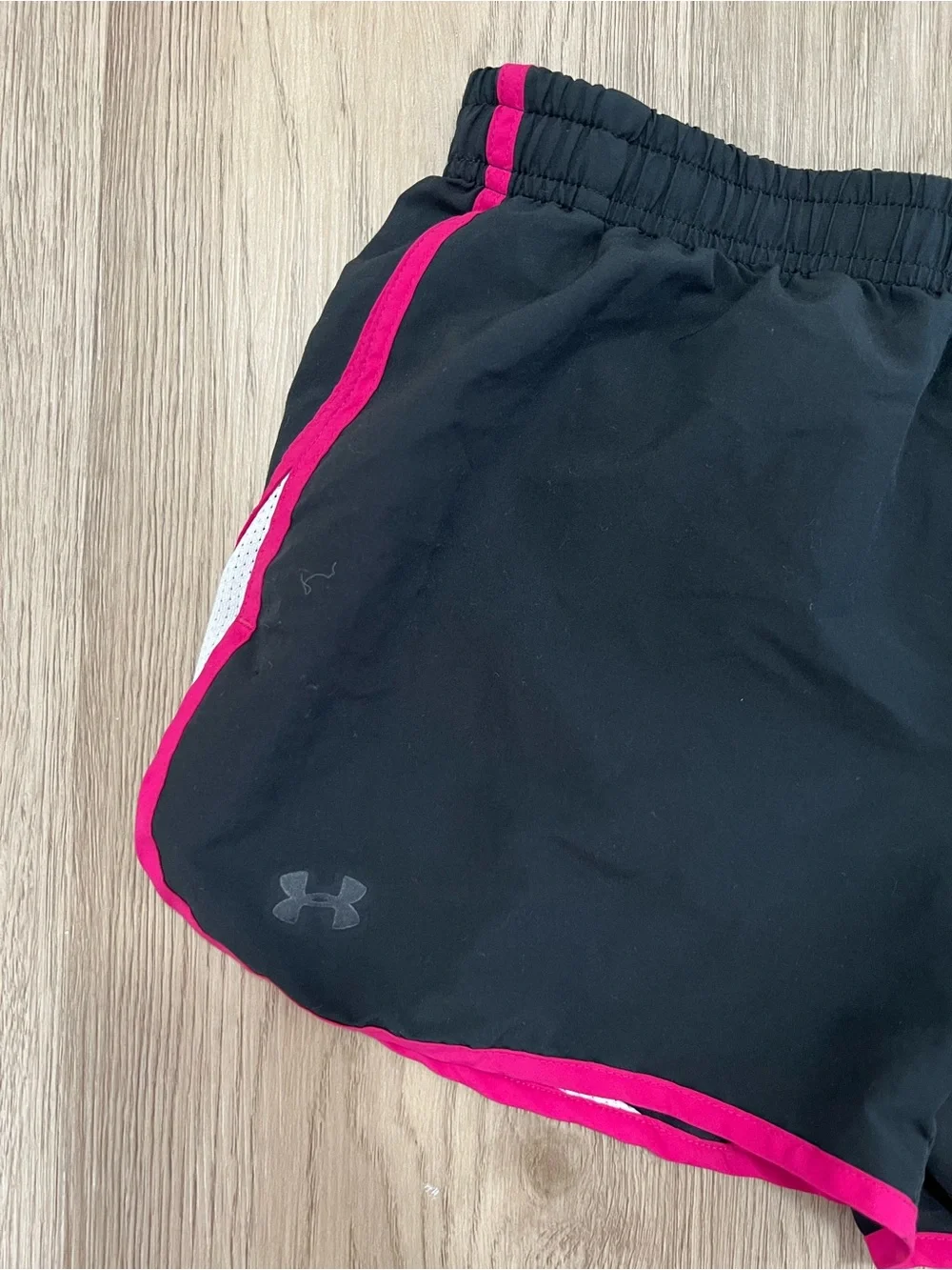 Under Armour HeatGear Black Pink Lined Running Athletic Shorts Women’s Medium